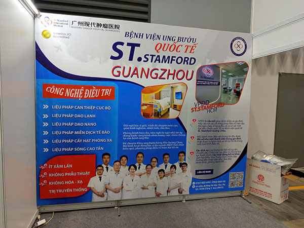 Một ví dụ điển hình về backdrop in ấn truyền thống tại triển lãm thương mại